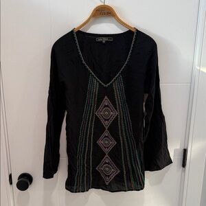 Love Stitch Black V-Neck Embroidered Geometric Tunic size small